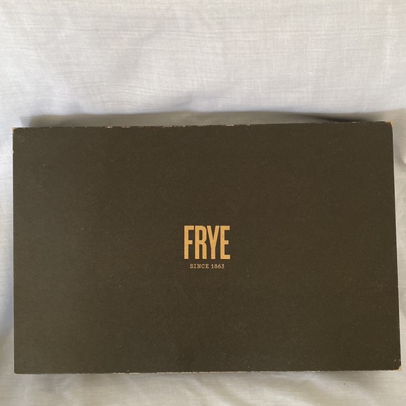 FRYE Colorblock Beanie and Genuine Leather Wristlet Set  Brand New In Box - Picture 15 of 16